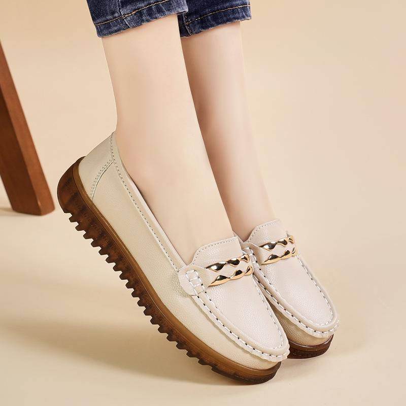 Large Size Women s Shoes Spring New Beanie Shoes One-foot Loafers Flat Versatile Lazy Shoes Soft Cowhide Mother s Shoes 35 2980₽