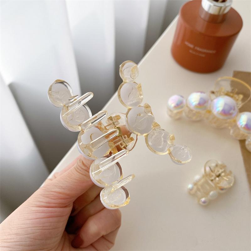 Resin Handcrafted Plastic Pearl Hair Claw With Charming Fresh And Sweet Design