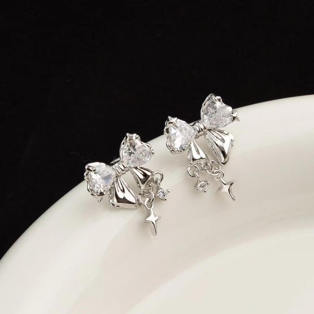 Niche Rhinestone Bow Earrings - Elegant High-End Fashion Jewelry for Autumn/Winter