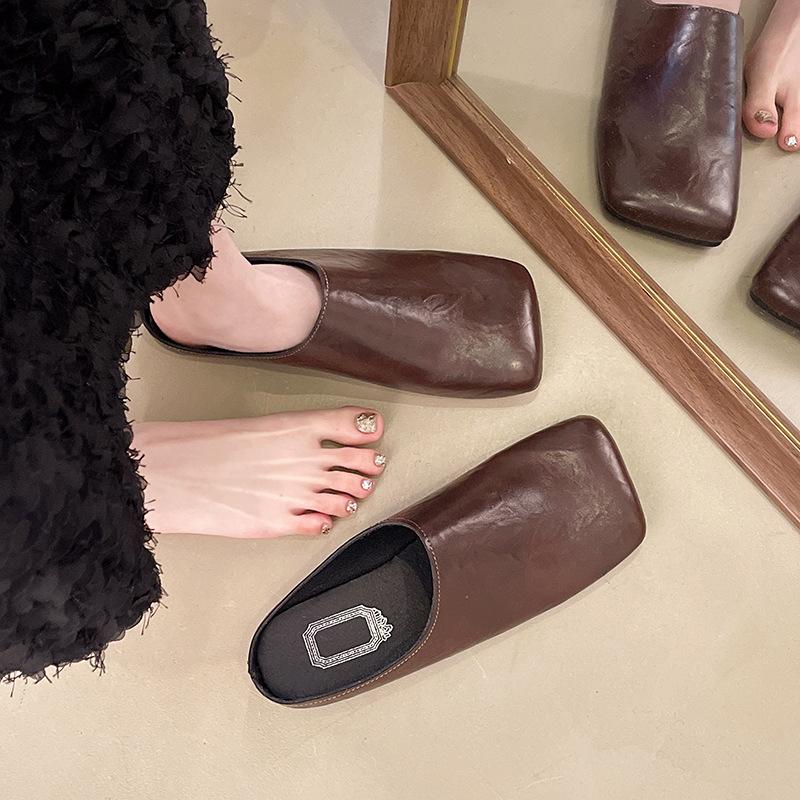 

2025 лето новый стиль плоская подошва удобные ленивые на один педаль модные удобные сумка голова нога тапочки женские 42