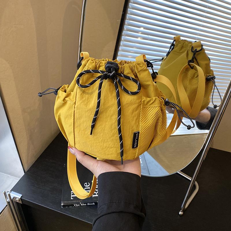 Niche fashion crossbody drawstring bucket bag new casual simple versatile commuter shoulder bag