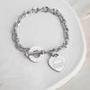 Pulsera de mujer Cadena de acero inoxidable Colgante de corazón Acero de titanio Letra individual Inscrita Color sólido Suave Exquisita joyería de muñeca