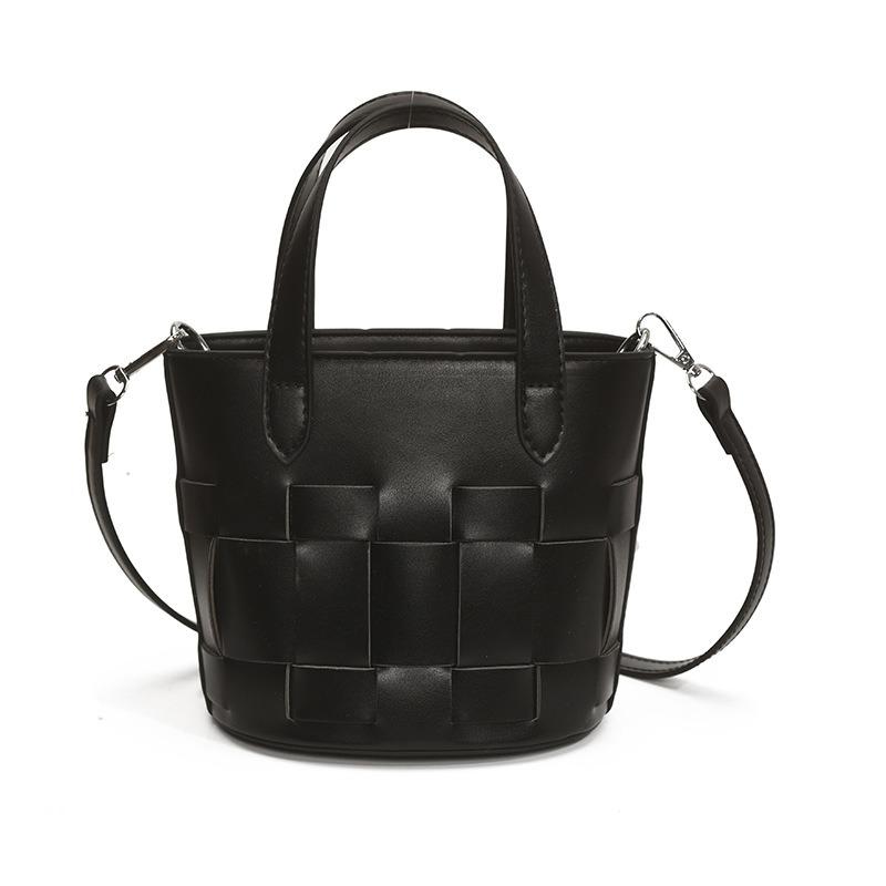 High-end niche woven bag women's new summer shoulder messenger bag fashionable portable bucket bag