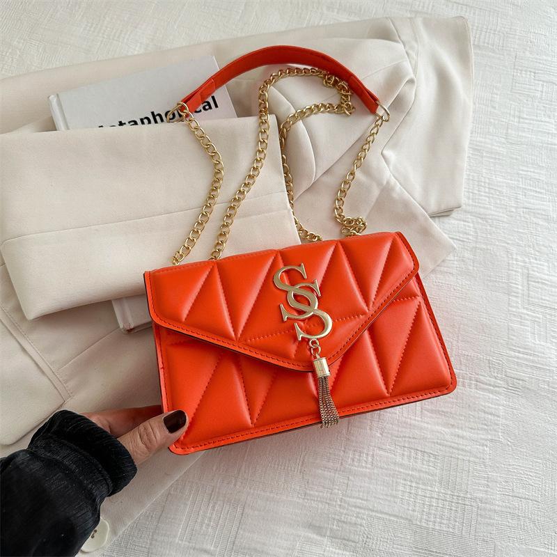 

Women s temperament Korean version retro fringed chain shoulder messenger bag women s 2025 spring versatile commuter small square bag помаранчевий