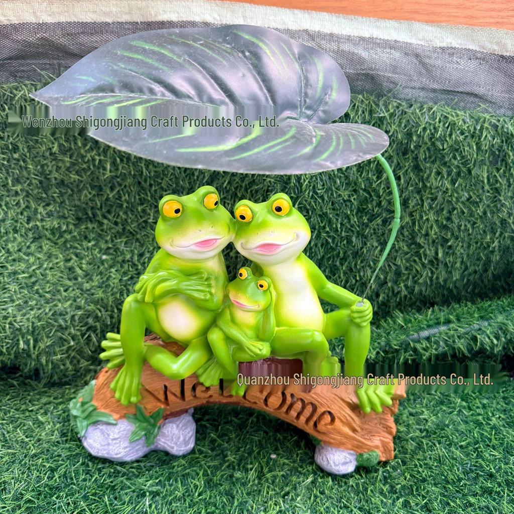 Creative Frog Solar Garden Lamp: Outdoor Decorative Resin Lounger