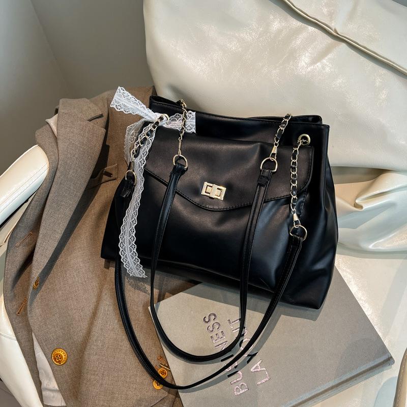 

Autumn and winter shoulder big bag women s 2025 new fashion silver underarm bag college students class mailman bag messenger bag