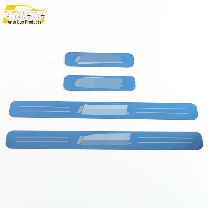 

Комплект накладок на двери и бампер Haval Big Dog 2020 года с приветственными накладками на педали.