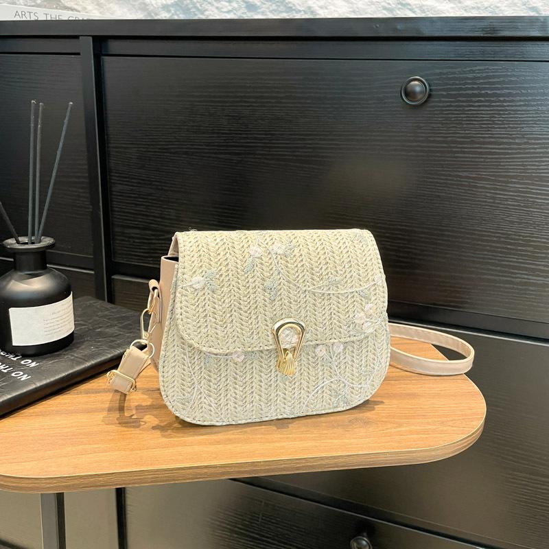 2025 New Versatile Shoulder Messenger Bag Summer Woven Bag Women's Small Fresh Lace Flower Woven Saddle Bag