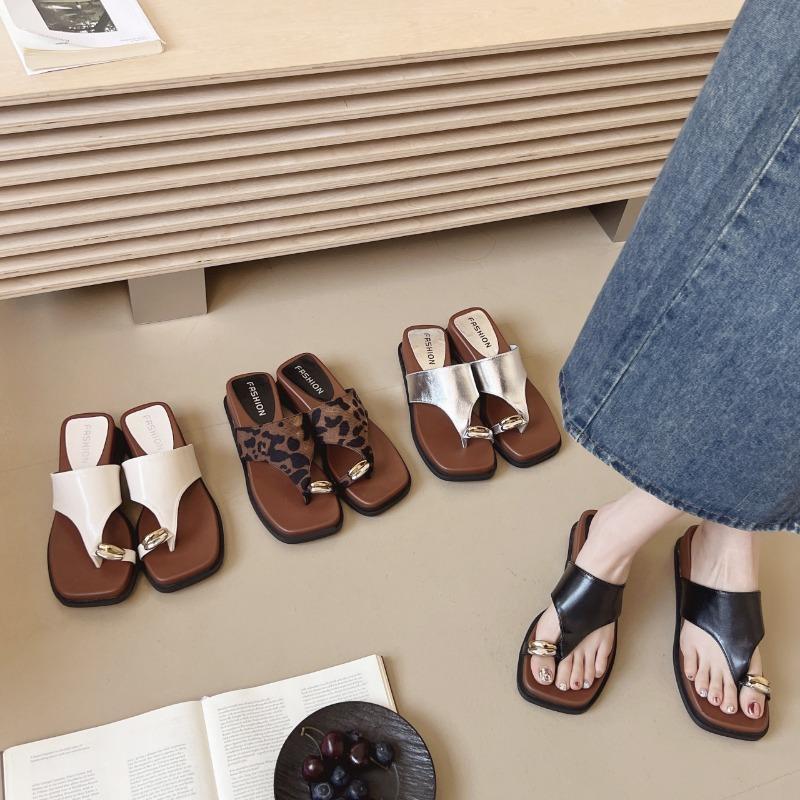Fashion Casual Cover Toe Flat Slippers Women's Summer Wear New Seaside Vacation Beach Shoes Cool Slippers