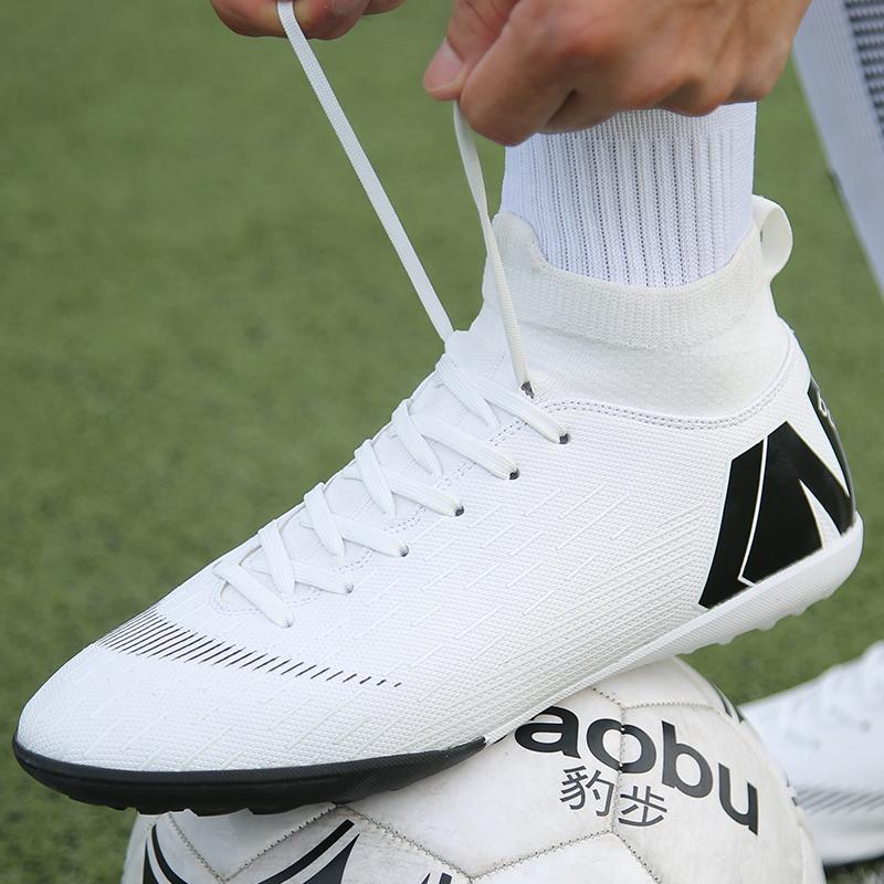 New Soccer Shoes Men Anti-slip Outdoor Grass Training Breathable Football Boots Wear-resistant Lightweight Sports Shoes Men