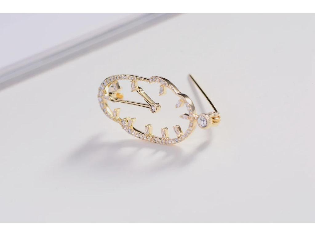 Abstract Japanese & Korean Clock Brooch – Cute, Creative Pin for Men's Fashion