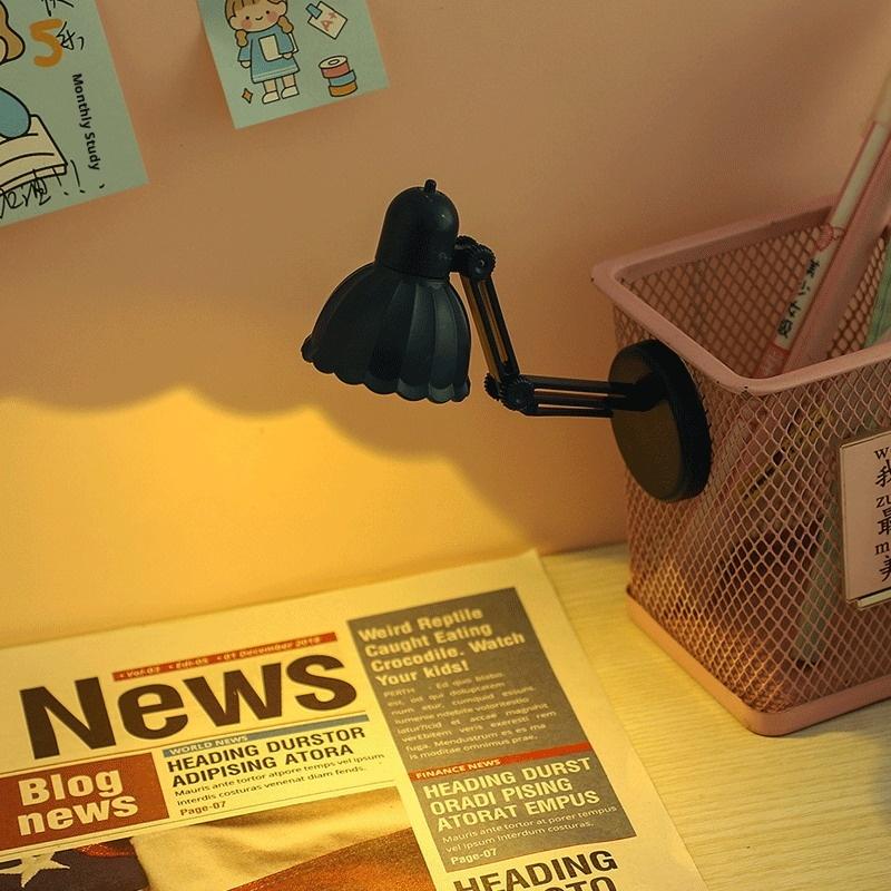 1 Stück Geformtes LED-Buchlicht mit Clip, Dekorative Tischlampe für den Schreibtisch, Augenschutz-Buchleselampe für die Nacht mit Batterien