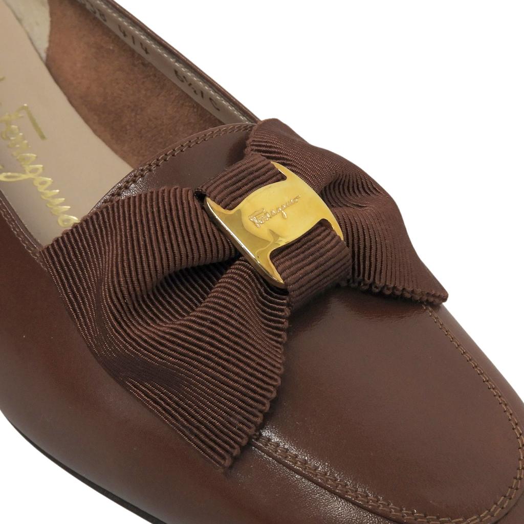 Makellose Salvatore Ferragamo Pumps Vara-Schleife Braunes Leder Damen Gebraucht