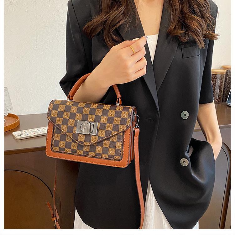 

Processing live broadcast explosion shoulder bag niche design trend small square bag temperament simple messenger women s bag storage