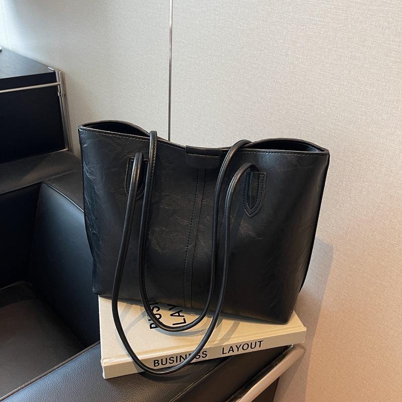 Retro Fashion Tote Bag Women's New Commuting Large Capacity Shoulder Bag Casual Armpit Bag