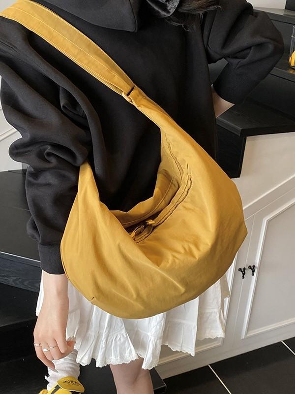 Nylon Duffle Bag For Women With Zipper Closure And Casual Style Perfect For Travel And Leisure