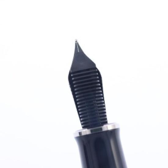 USED Pelikan Souverän M805 Blue Dunes Fountain Pen F Nib