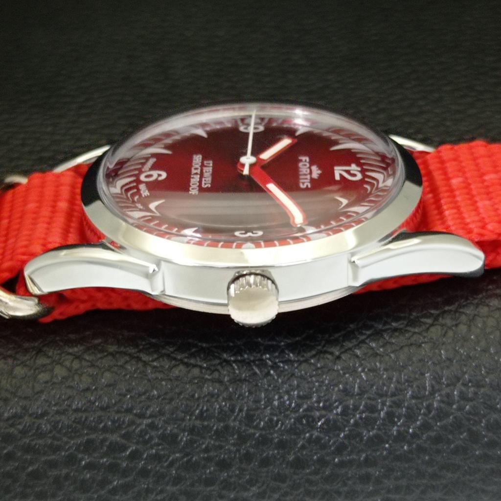 VINTAGE HAND-WINDING REFURBISHED SWISS MENS RED COLOR DIAL WATCH a701040-5 R205a-a701040