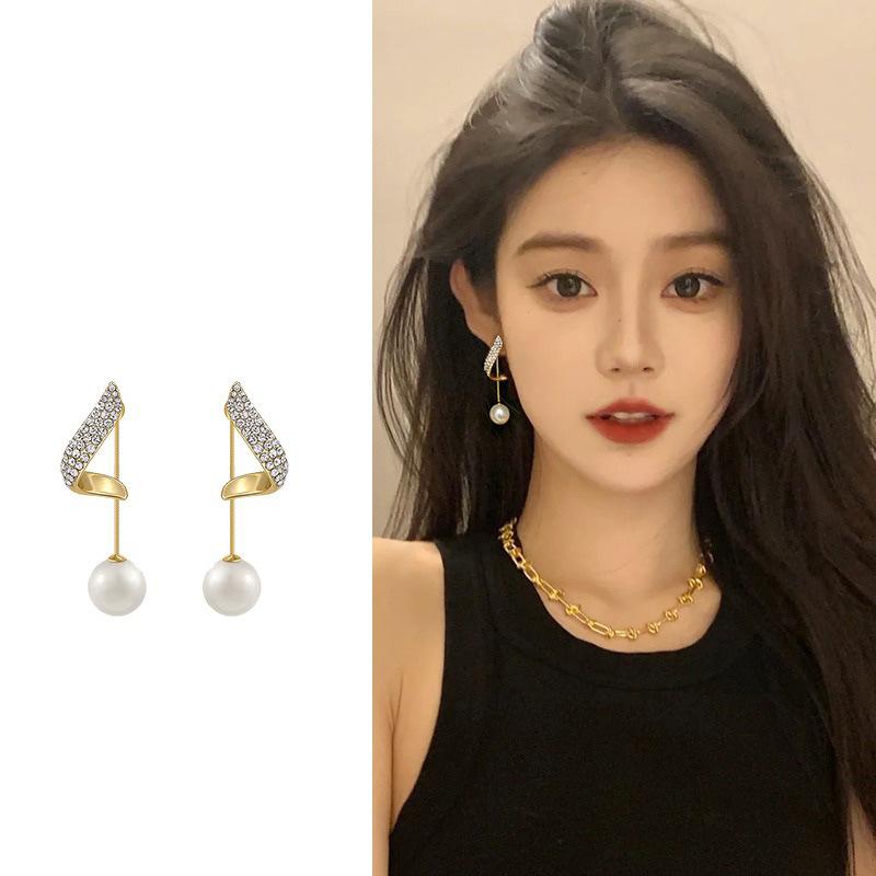 1 pereche de cercei eleganti cu picătură cu perle de imitație, cercei cu picătură delicate, cu franjuri lungi, cu cristale