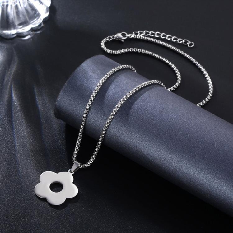 Stainless Steel Material Flower Pendant Necklace Jewelry Birthday Gift for Girls