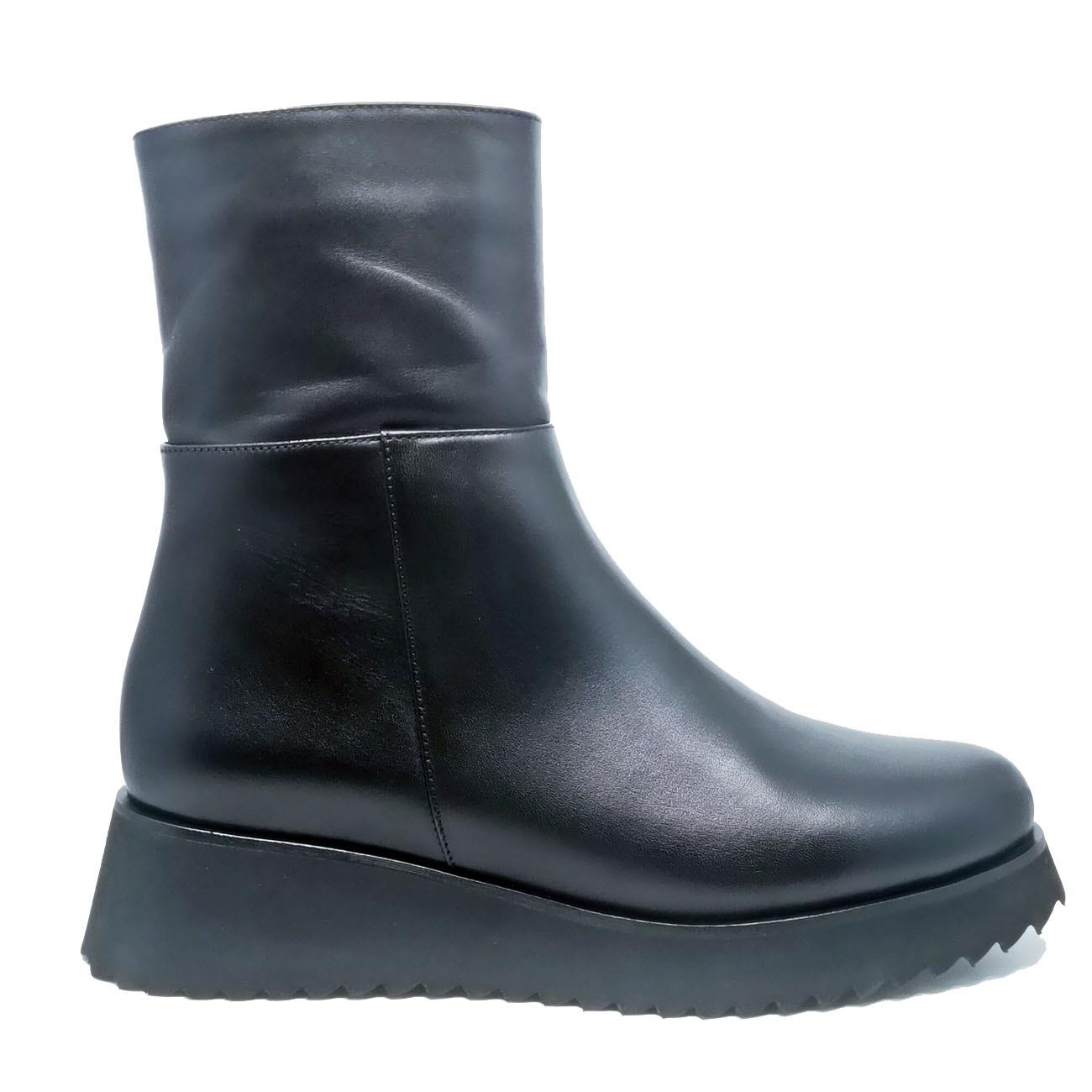 

Женские кожаные ботинки Janest 108-3713