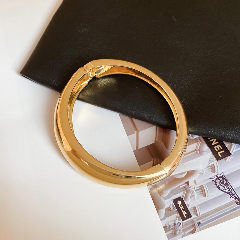 

Элегантный геометрический квадратный браслет-волна: Высококлассный модный браслет для женщин