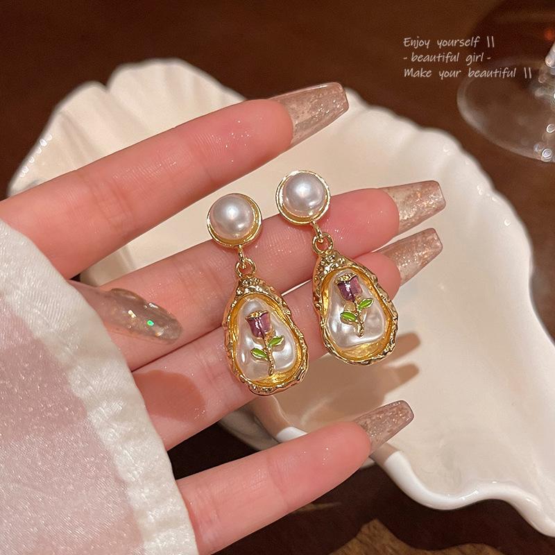 2025 Spring/Summer Floral Pearl Stud Earrings - Elegant Women's Light Luxury Edition