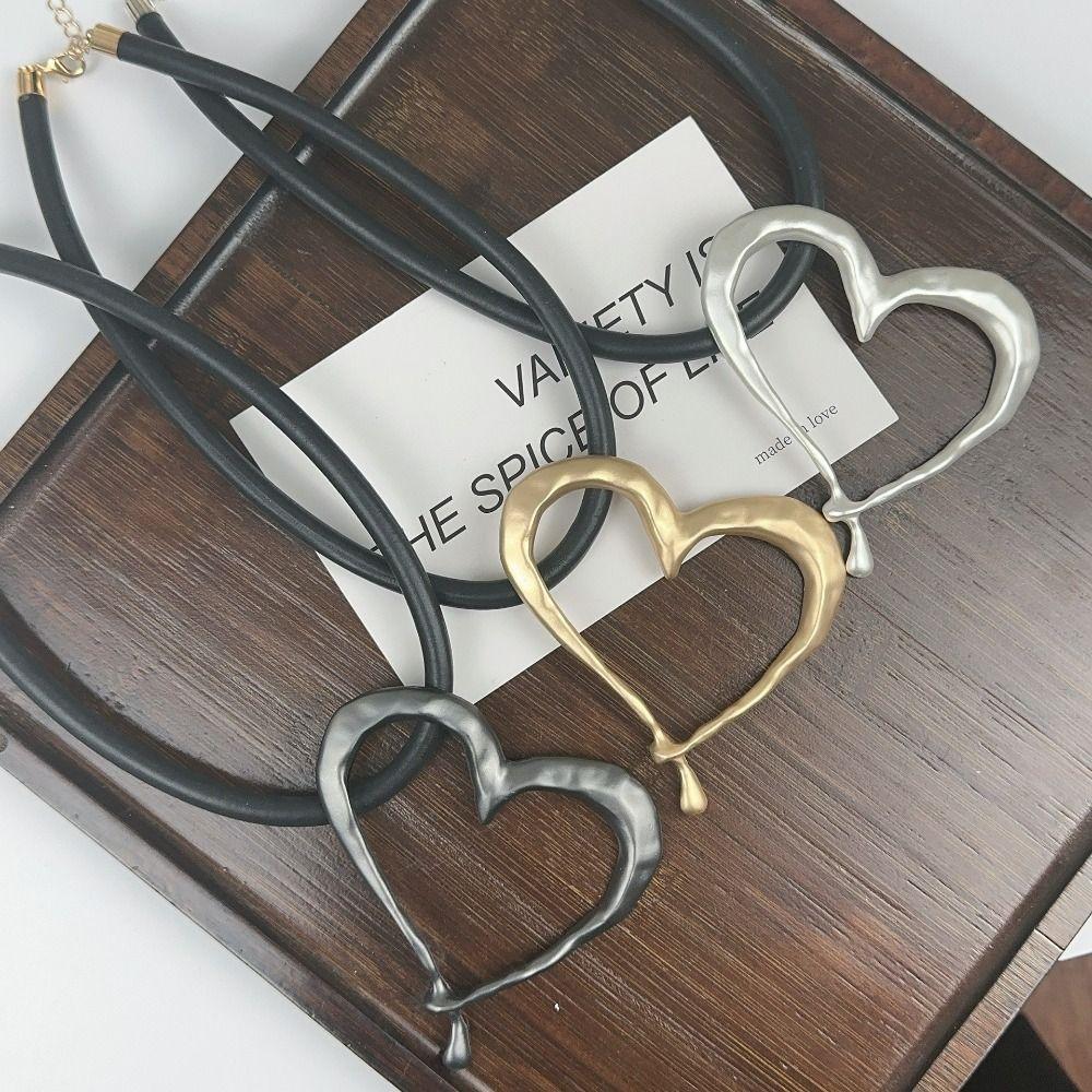 Metal Material Oversized Heart Choker Vintage Style Love Pendant Necklace  Gift