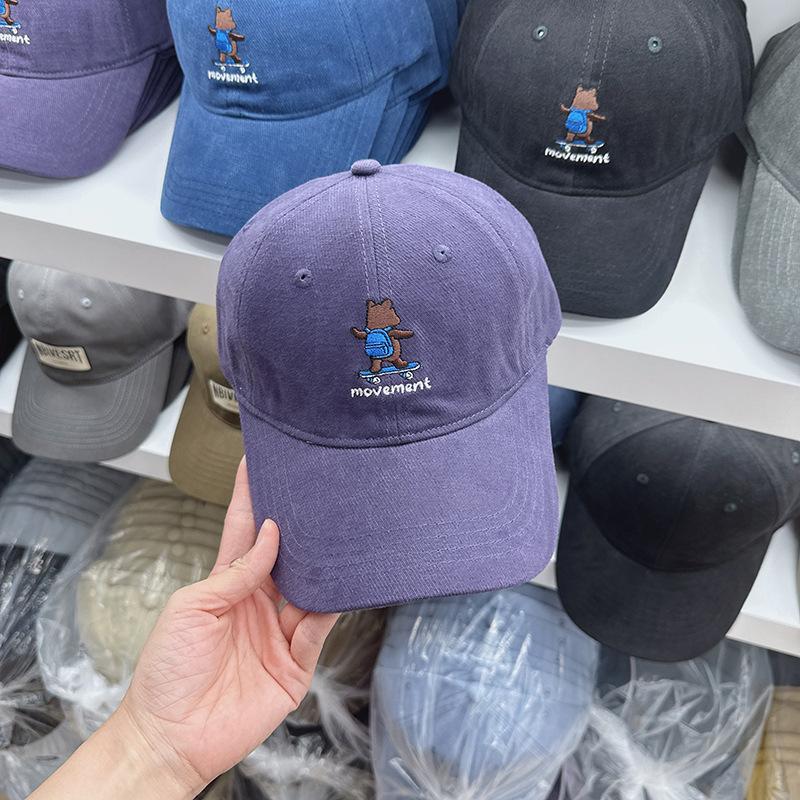 

Новая корейская версия вышитой бейсболки «Маленький медвежонок» для женщин с широкими полями и эффектом маленького лица, кепка «Маленький утенок», трендовая M（56-58cm）