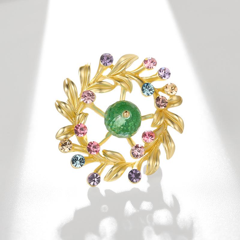 Bo Xin Yun Vintage Crystal Wreath Brooch - Colorful Rhinestone Pin for Elegant Clothing Accessories