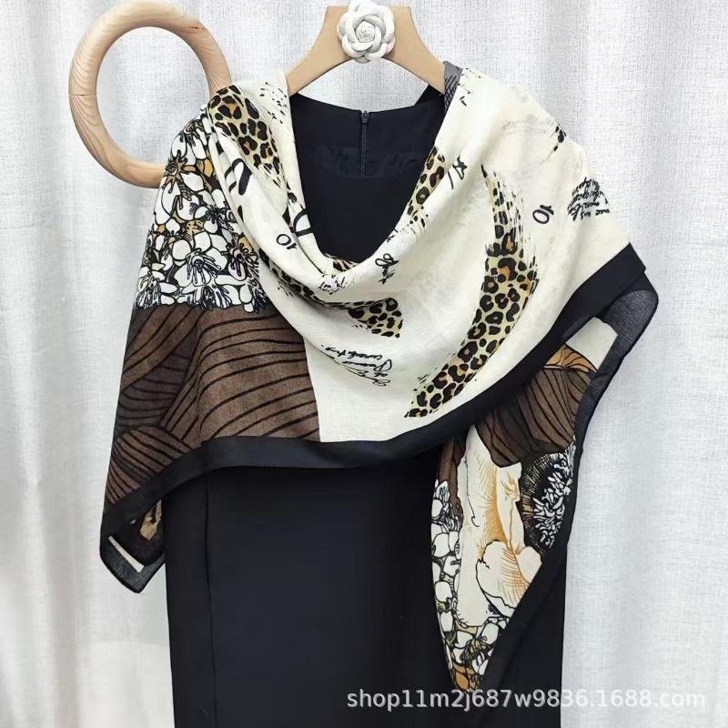 Classic Chain Decor Printed Women S Elegant Versatile Fashion Square Scarf
