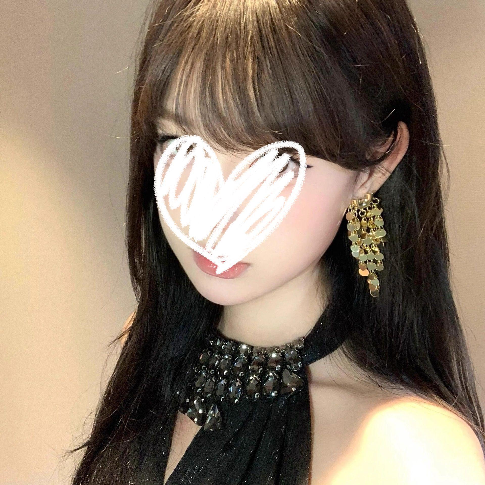 

Metal sequined fringed earrings women s niche design temperament earrings light luxury fashion versatile earrings exaggerated earrings
