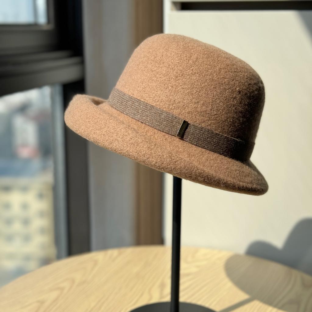 Haut-de-forme en laine pour femmes, rétro français, petit écusson en fer, chapeau de pêcheur, élégant et noble, chapeau de style doré, hiver