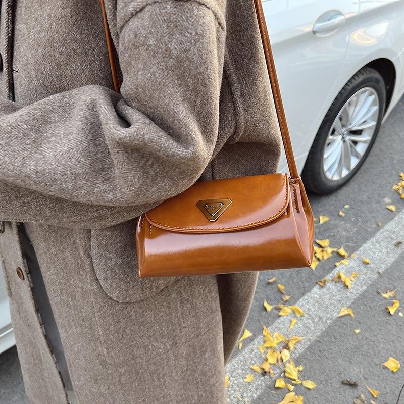 Small Bag Women's Autumn and Winter Retro New Versatile Simple Shoulder Messenger Bag Commuter Pillow Bag