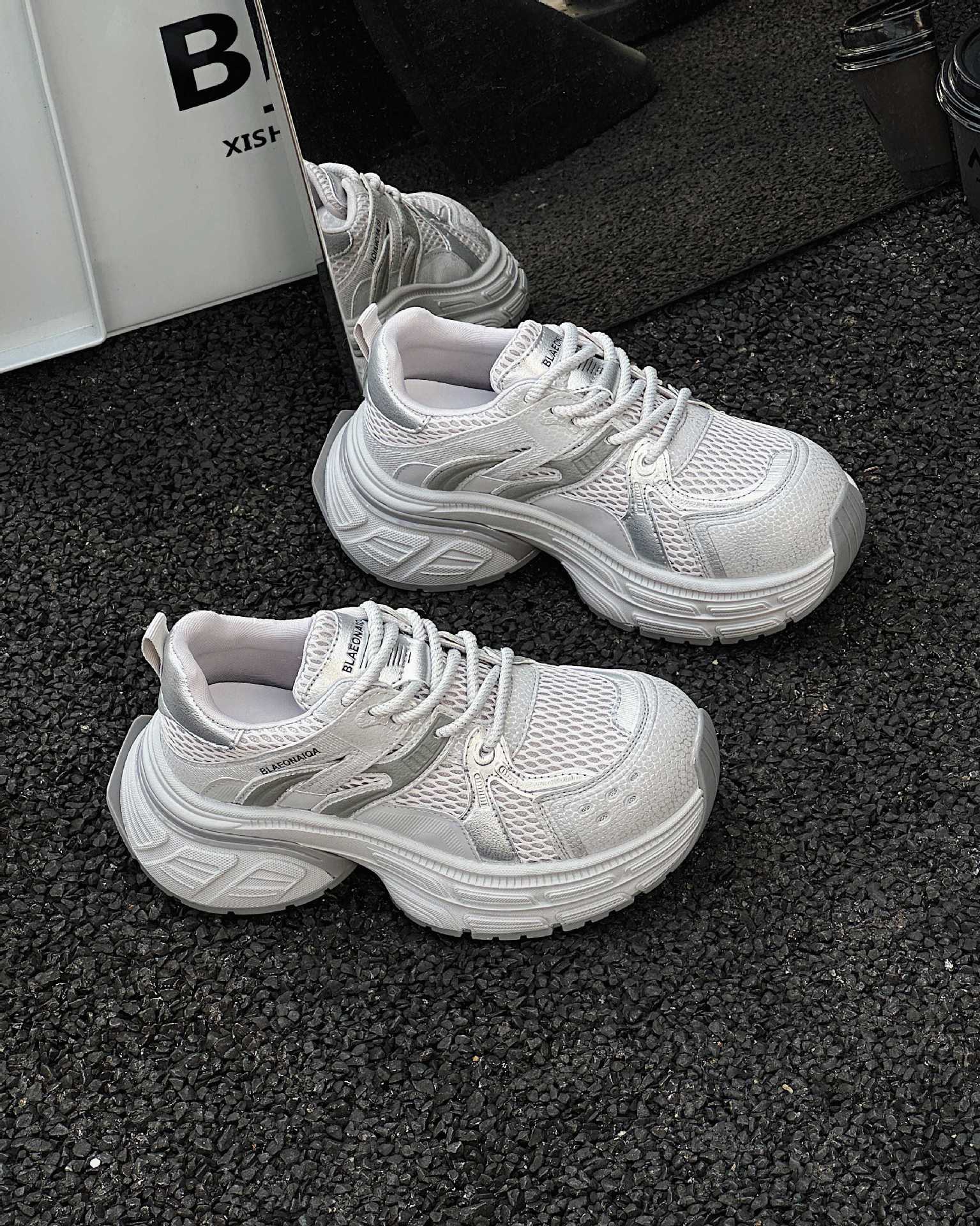 

Internet celebrity dad shoes women 2025 autumn new breathable thick-soled super fire versatile feet small height increase casual sports shoes 35