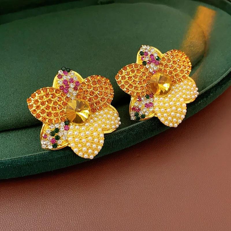 Vintage Flower Earrings for Women Inlaid with Zircon Pearl Exaggerated Stud Earring High-end Retro Zircon for Wedding