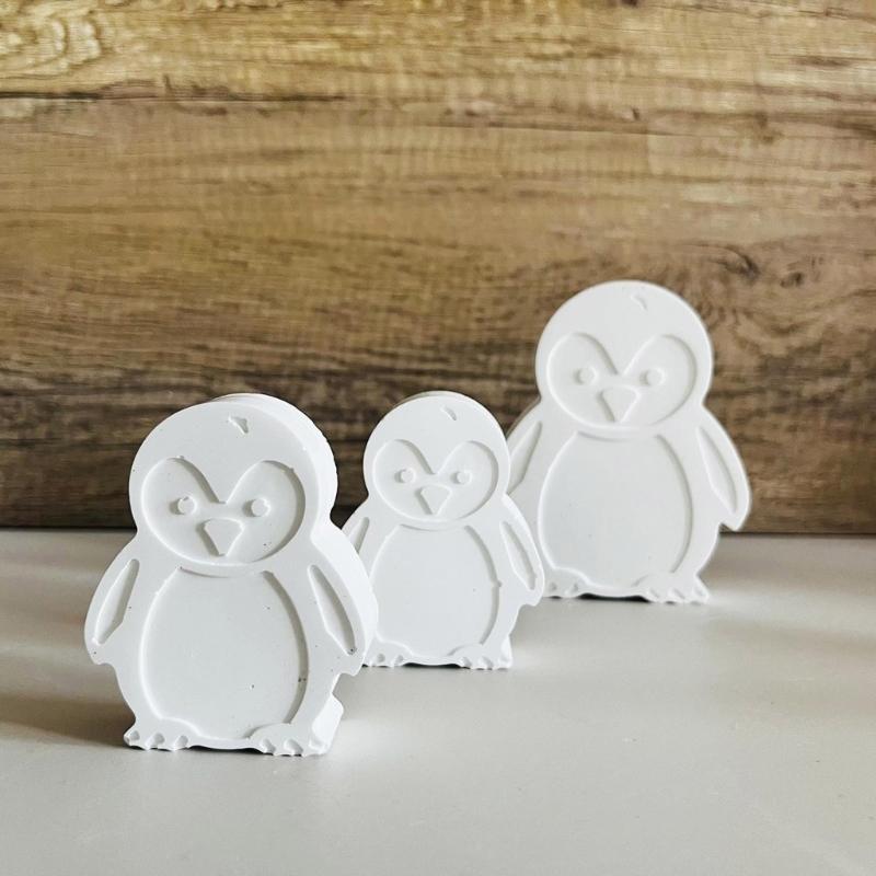 Creative Penguins Sturdy Silicone Mould for Candle and Soap Making Reusable Craft Ornament for Home Decoration