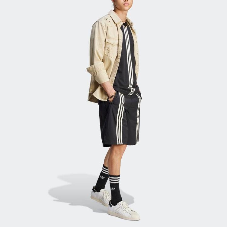 Adidas Originální volné tričko s kulatým výstřihem a logem tří pruhů Pánské topy Černé HZ0706