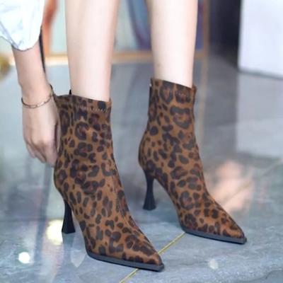 Botas da moda femininas versáteis 2025 outono novo temperamento botas finas estampa de leopardo bico fino salto fino camurça salto alto botas curtas
