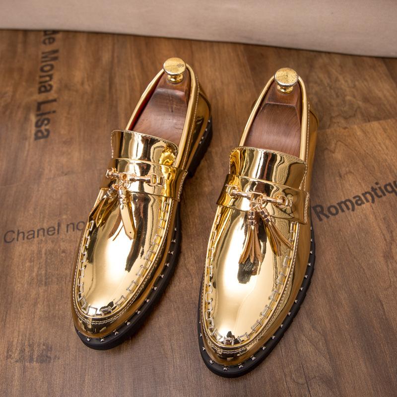 

Golden trendy men s pointed leather shoes light luxury glossy large size men s shoes 46 loafers British style one pedal lazy shoes 38
