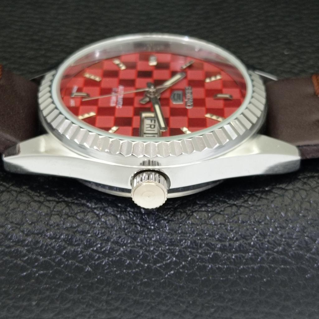 MENS VINTAGE REFURBISHED SEIKO 5 AUTOMATIC JAPAN RED COLOR DIAL WATCH a440347-4 Sk-a440347