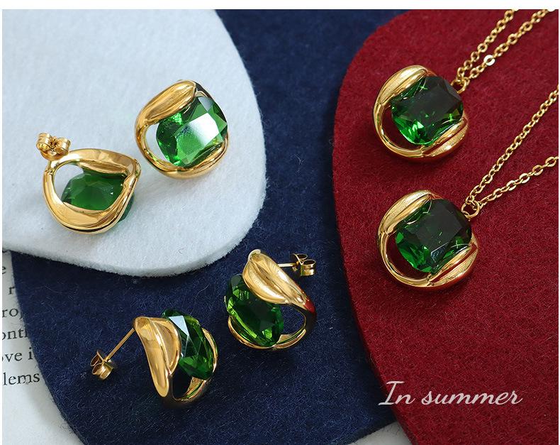 Korean Style Colorfast Emerald Crystal Pendant Necklace and Earrings Set