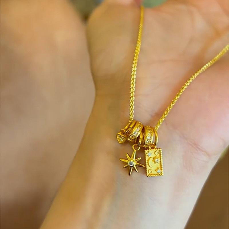 Unique Design Fashion Light Luxury Exquisite Round Pendant Sun and Moon Necklace for women Party Wedding Romantic