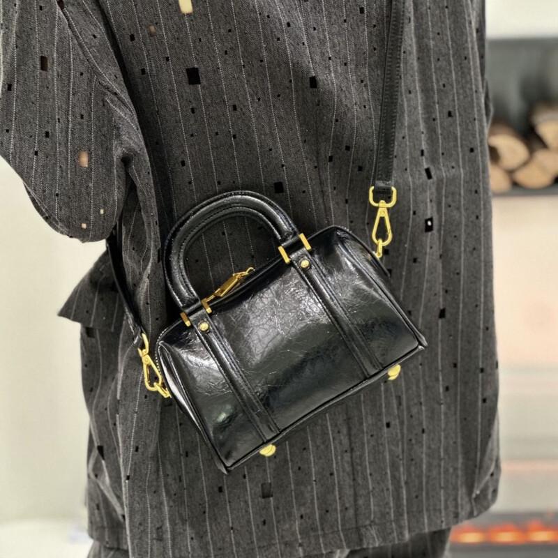 Douxiaozhu Retro Oil Wax Leather Boston Bag