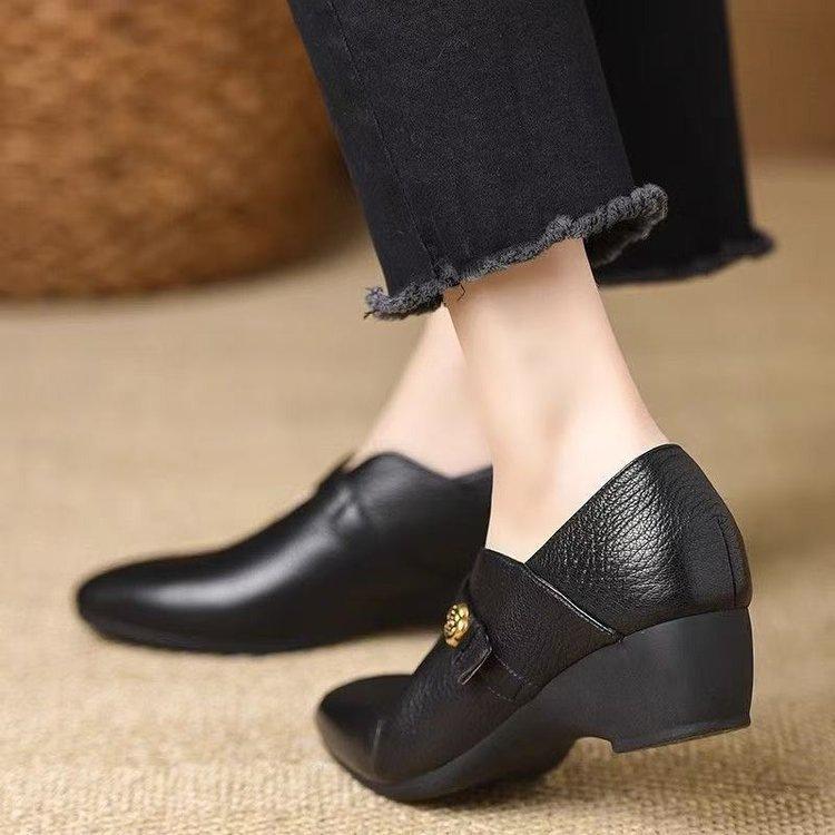 Fashion Women Mary Jane Shoes 2025 New Fashion Height Increase Soft Sole Leather Shoes Comfortable Outdoor Non Slip Middle Heel Shoes