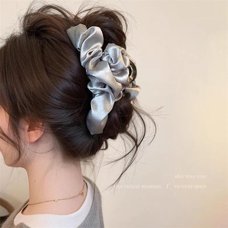 Cloud satin grab clip, large hair volume, hairpin, female back of head, shark clip, advanced sense 2026 new head jewelry