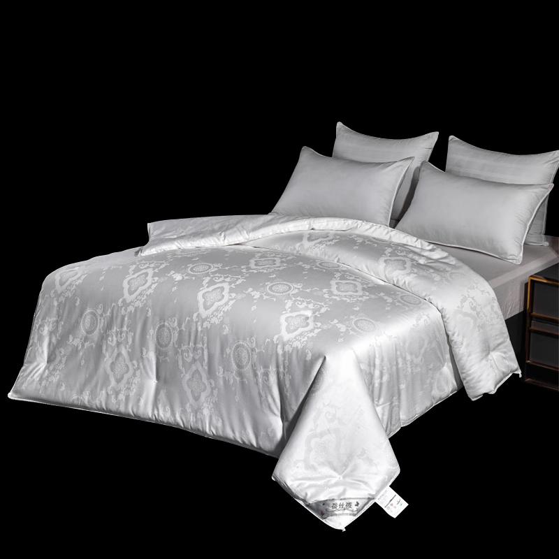 All-Season Jacquard Silk-Filled Duvet