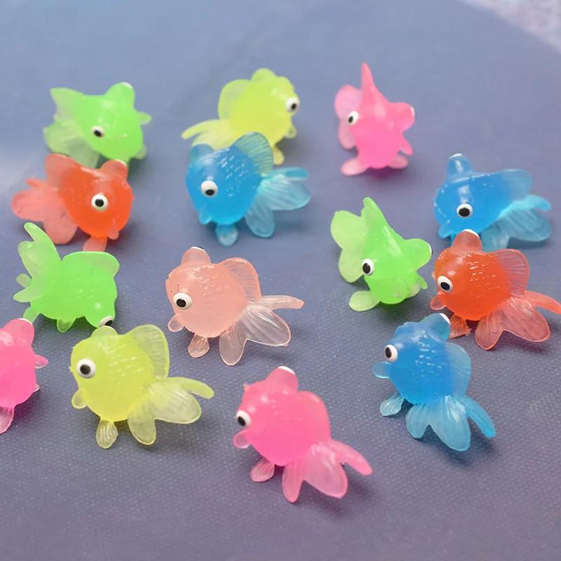 7 Stück Mini Goldfisch Baby Badespielzeug Weiches Gummi Simulation Goldfisch Dekor Wasserspielzeug Spaß Kinder Jungen Mädchen Schwimmen Strandspielzeug