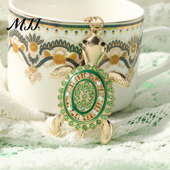 Good Luck Charm Keychain Pendant Rhinestones Inlaid Turtle Shape Key Holiday Style Chain with Anti-Oxidation Lobster Clasp Backpack Accessory