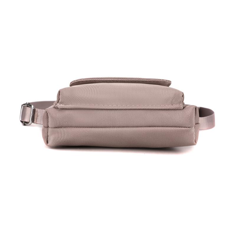 Bolso Cruzado Compacto de Nailon para Mujer – Diseño Ligero y Resistente al Agua con Placa Metálica con Logo y Múltiples Bolsillos, Ideal para el Uso Diario